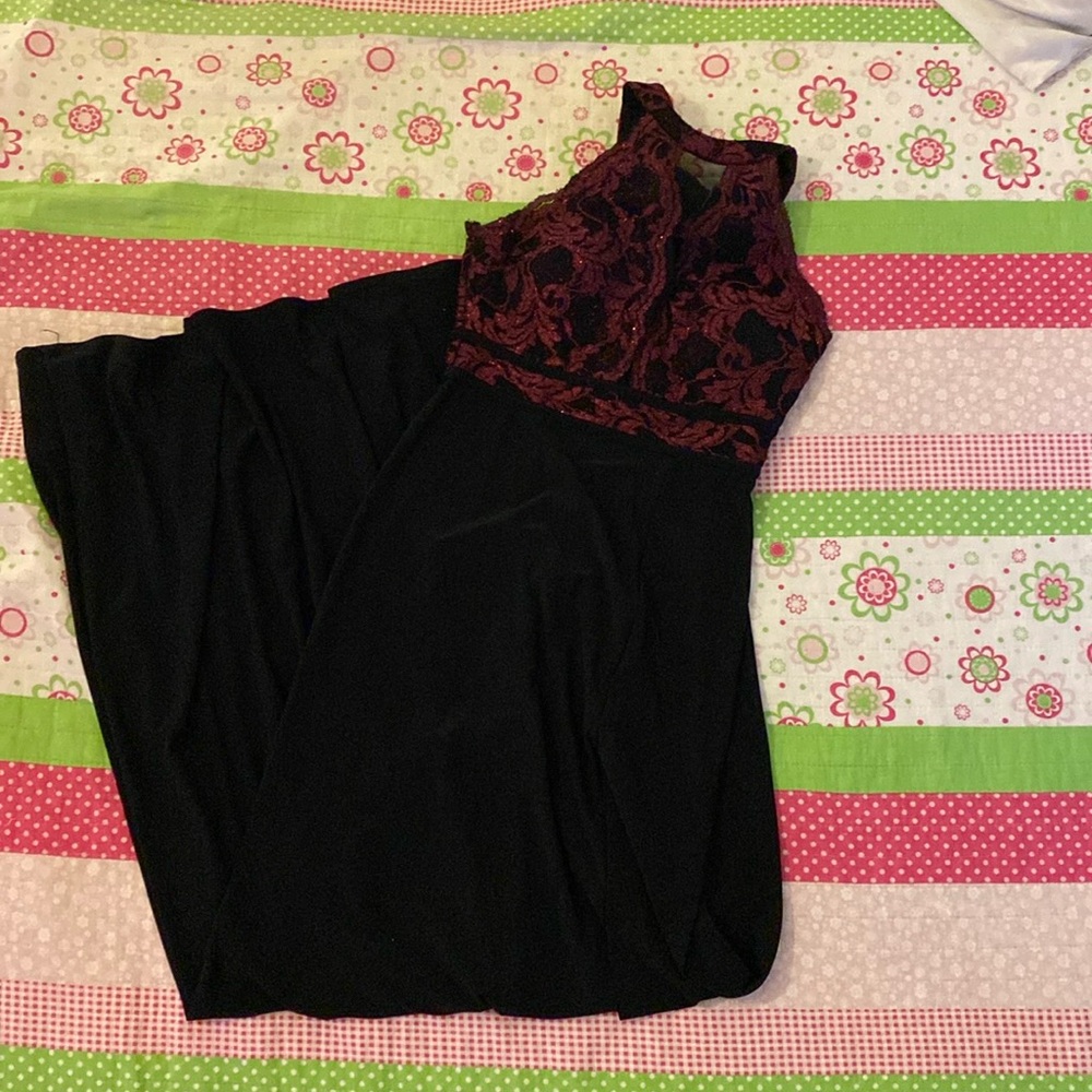 𝜗𝜚⋆₊˚ red and black prom dress